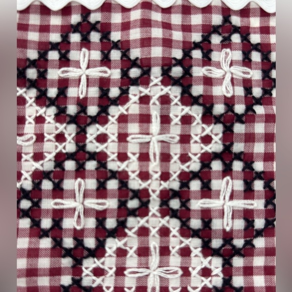 Gingham Check Luncheon Cloth Handmade Embroidered Design Bordered with Rick Rack - Picture 2 of 11